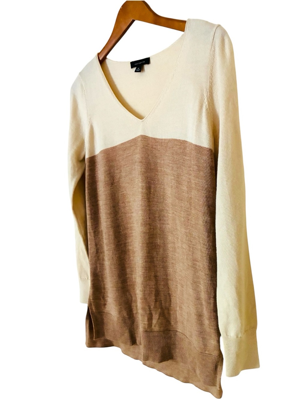 Ann Taylor Sz MEDIUM Merino Wool Blend Cream Tan Colorblock V-Neck Sweater - Picture 4 of 8